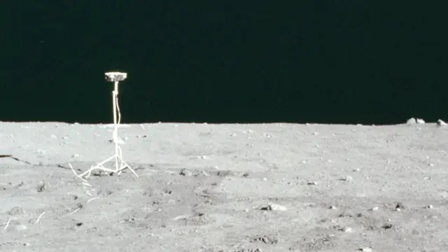 Cuplikan dari video pendaratan di bulan yang langka.