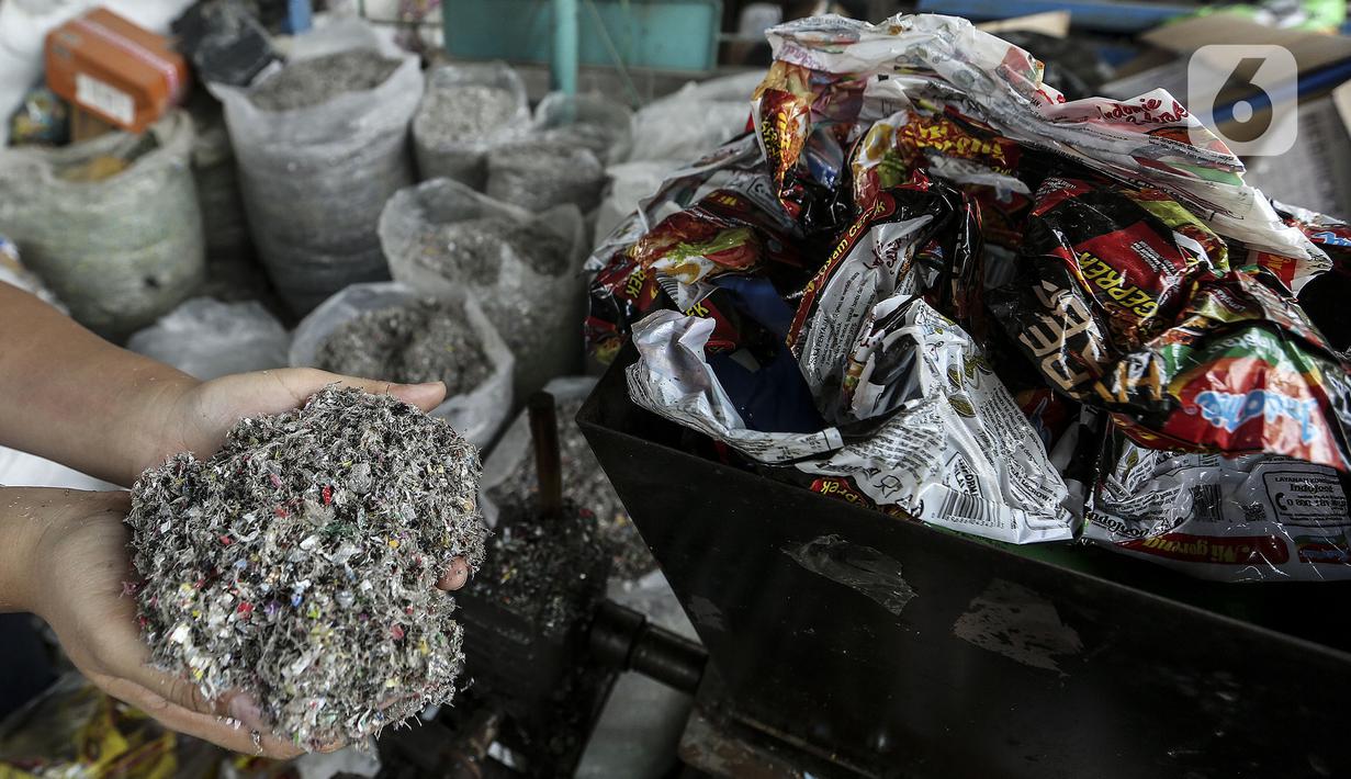 FOTO Mengintip Pembuatan Paving Block Berbahan Sampah 