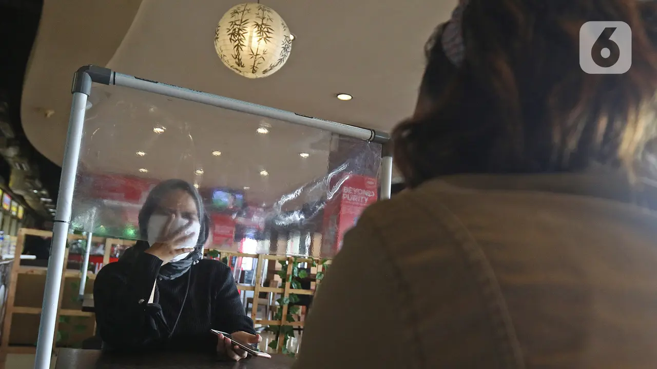 Persiapan Kenormalan Baru, Restoran di Mall Bekasi Sediakan Pembatas Plastik