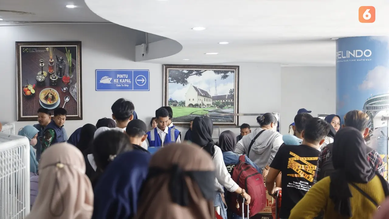 Aktivitas penumpang di Pelabuhan Soekarno Hatta Makassar (Liputan6.com/Pelindo Regional 4)