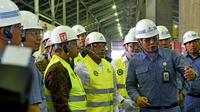 Menko Ekonomi Darmin Nasution bersama Gubernur Sumatera Utara, Edy Rahmayadi, meninjau pabrik peleburan aluminium PT Inalum di Kabupaten Batubara.