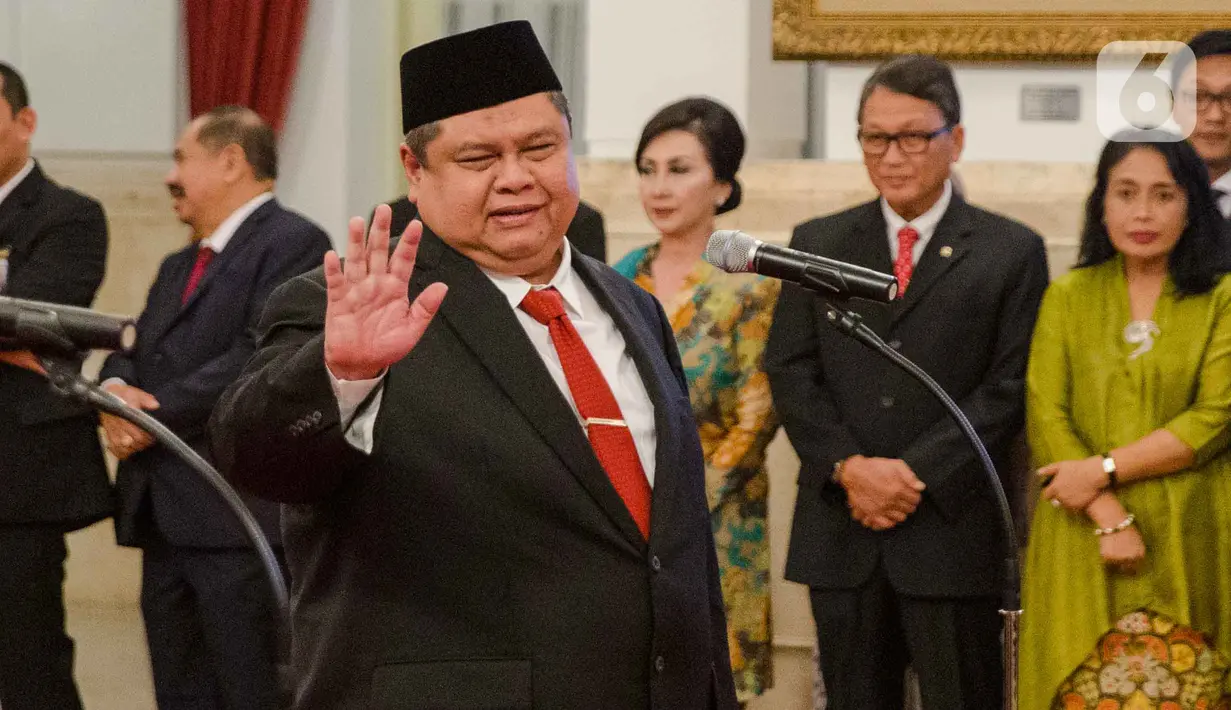 Kepala Badan Pengawasan Keuangan dan Pembangunan (BPKP) Muhammad Yusuf Ateh bersiap dilantik di Istana Negara, Jakarta, Rabu (5/2/2020). Presiden Joko Widodo (Jokowi) resmi melantik Muhammad Yusuf Ateh sebagai Kepala BPKP. (Liputan6.com/Faizal Fanani)