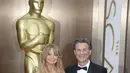 Goldie Hawn dan Kurt Russell mungkin merupakan salah satu pasangan paling awet Hollywood, mereka telah menjalin hubungan selama 30 tahun. Dan kini dikabarkan jika keduanya akan mengikat janji suci pada awal tahun baru 2016 mendatang. (Bintang/EPA)