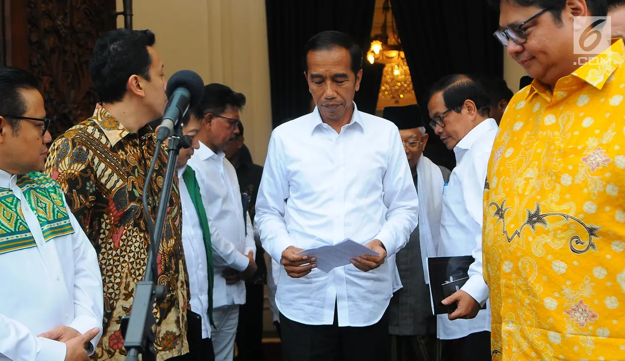 Capres dan Cawapres 01 Joko Widodo-Ma'ruf Amin bersiap memberikan keterangan pers usai menggelar pertemuan tertutup di Plataran Menteng, Jakarta, Kamis (18/4). (Liputan6.com/Angga Yuniar)