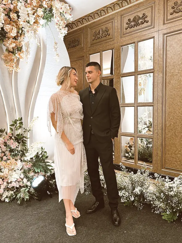 5 Gaya Ciccio Manassero dan Natasha Ryder Saat Kondangan Ini Curi Perhatian