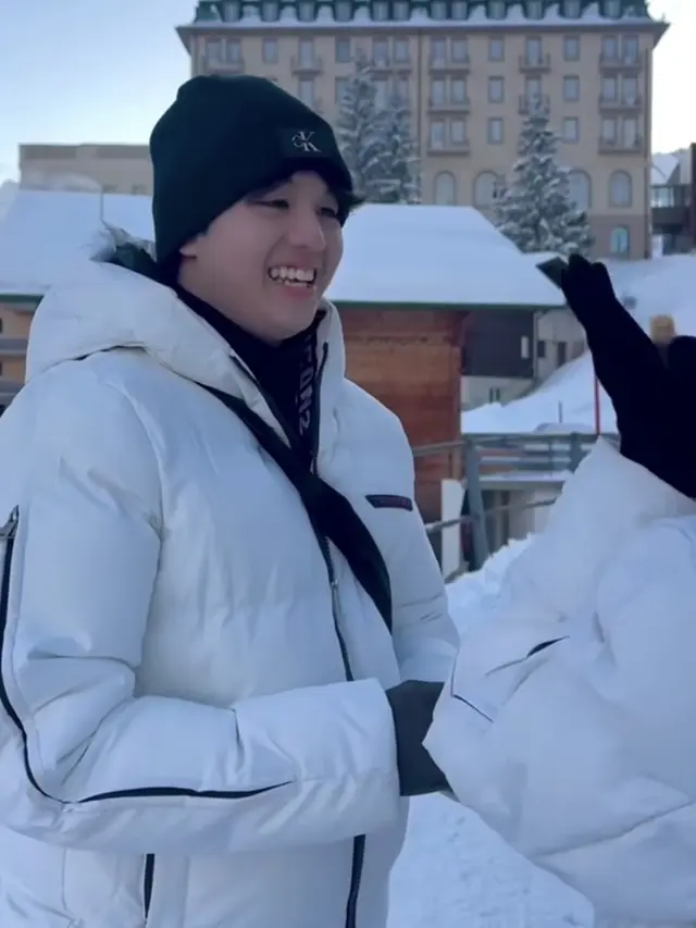 Brisia Jodie Dilamar Jonathan Alden di Hamparan Salju Swiss. [@brisiajodie96]