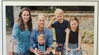 Potret keluarga Pangeran William. (Dok. Instagram @benjamin_wareing /https://www.instagram.com/p/B6O6fw_HXqG//Tri Ayu Lutfiani)