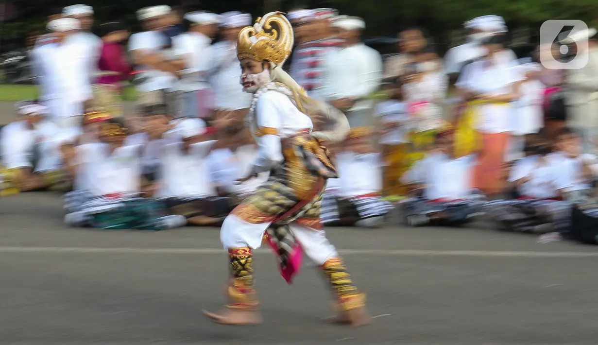 Umat Hindu berharap bisa menjalani kehidupan dengan lebih baik di tahun-tahun berikutnya usai memperingati Hari Raya Nyepi dan Tahun Baru Saka, . (Liputan6.com/Herman Zakharia)