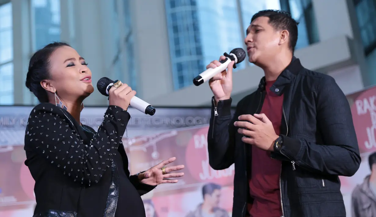 Raksasa Dari Jogja menceritakan kisah tentang drama percintaan, persahabatan hingga masalah rumah tangga terangkum epik. (Adrian Putra/Bintang.com)