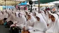 Ribuan jemaah dari berbagai ormas Islam Sumatera Utara, mengikuti acara zikir dan doa bersama.