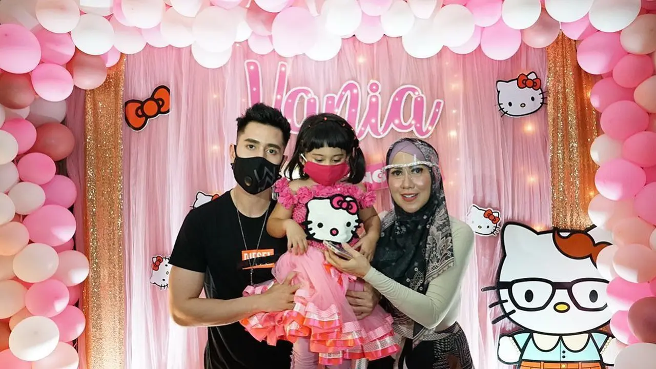6 Potret Perayaan Ultah Vania Athabina, Verrell Bramasta Tulis Pesan Menyentuh