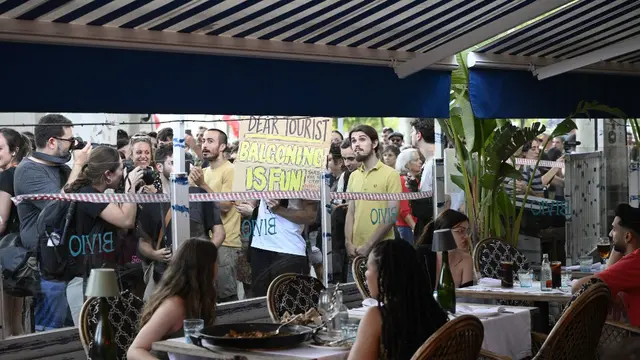 Demonstrasi Anti-Turis Pecah di Barcelona, Wisatawan Disemprot Pistol Air