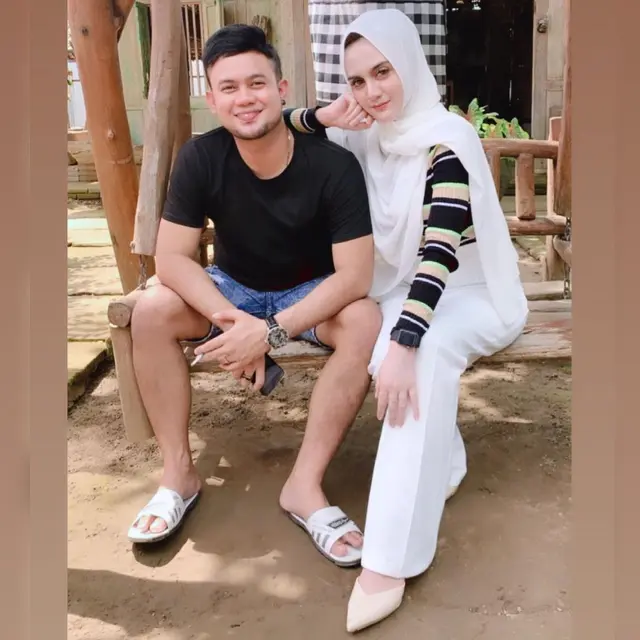 6 Gaya Irene Ghea saat Pakai Hijab Ini Tampil Memesona