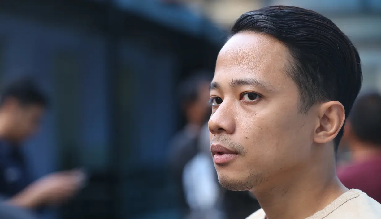 Terkait kesepakatan tersebut, Acho juga siap untuk meminta maaf pada pihak pengelola apartemen. Menurut pengacara Acho, kliennya siap memberikan klarifikasi jika yang ditulis itu dianggap kekeliruan. (Adrian Putra/Bintang.com)