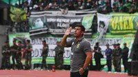 Pelatih Persebaya Surabaya Alfredo Vera. (Liputan6.com/Dimas Angga P)