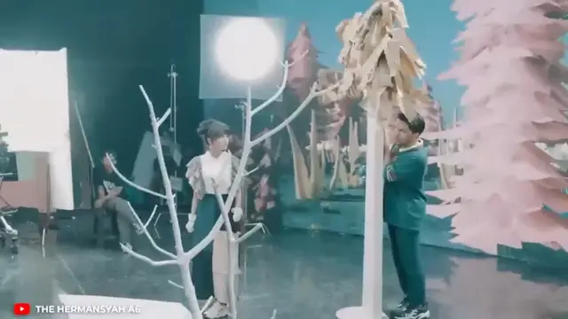 Fuji dan Thariq Halilintar di MV Ashanty Bye Mantan (Foto: youtube The A6 Hermansyah)