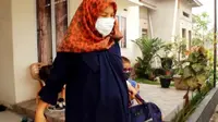 Warga Pekanbaru mengungsi karena khawatir terhadap jabang bayi dan anak perempuanya yang setiap hari menghirup kabut asap. (Liputan6.com/M Syukur)