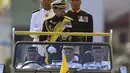 Sultan Brunei, Hassanal Bolkiah saat memeriksa kesiapan perayaan ulang tahunnya yang ke-69 di Istana Nurul Iman, Sabtu (15/8/2015). Perayaan itu sempat ditunda dari 15 Juli menjadi 15 Agustus karena bulan Ramadan. (REUTERS/Ahim Rani)