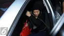 Vitalia Shesya segera memasuki mobil usai menjalani proses assesment di Kantor BNN, Jakarta, Rabu (15/7/2015). Dari hasil pemeriksaan tersebut Vitalia Shesya dinyatakan positif memakai Narkoba. (Liputan6.com/Faisal R Syam)