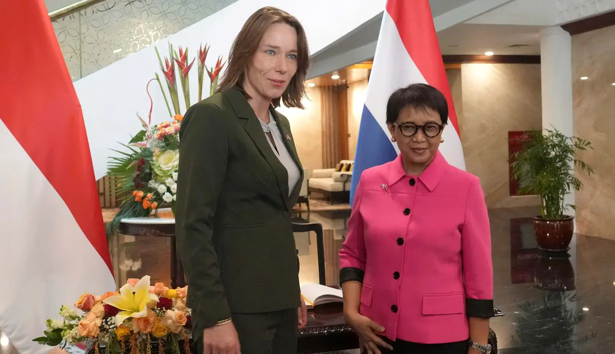 Selain itu, juga dibahas proses pemulangan kembali benda-benda cagar budaya milik Indonesia dari Belanda. (AP Photo/Tatan Syuflana)