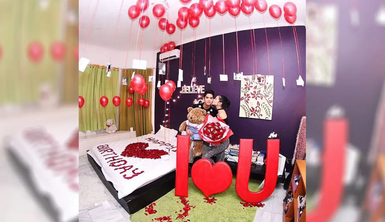 Lihat betapa romatisnya Al Ghazali memperlakukan Alyssa Daguise. Siapa sih yang nggak mau punya pacar kayak gini? (instagram.com/alghazali7)