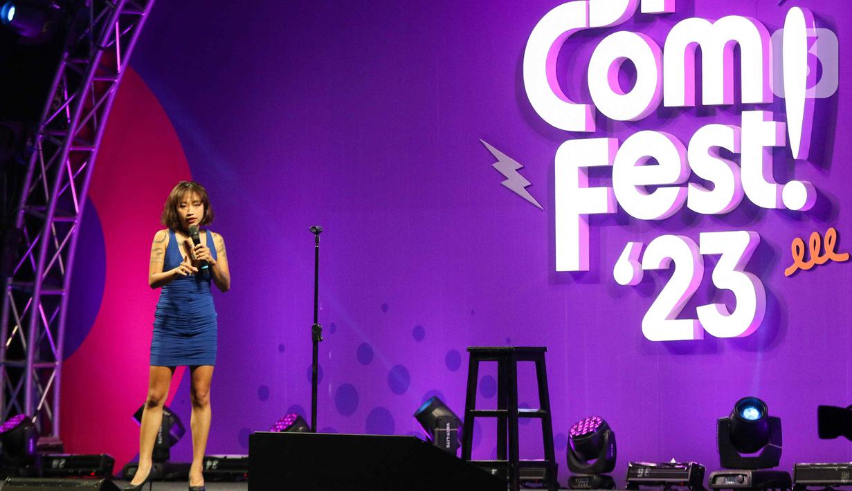 Sederet komika beken Indonesia juga turut meramaikan, diantaranya adalah Awwe, Pandji Pragiwaksono, Kiky Saputri, Cing Abdel, Gilang Dirga, dan lain-lain. (ARI). (Liputan6.com/Herman Zakharia)