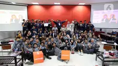 Peserta dan narasumber berfoto bersama usai gelaran program Liputan6 Connect di Aula Lantai 3 Kampus Trisakti School of Multimedia, Jakarta Timur, pada Kamis 2 April 2026. Liputan6.com kembali menghadirkan program Liputan6 Connect. (Liputan6.com/Helmi Fithriansyah)