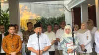 Ketua Umum Partai Gerindra Prabowo Subianto memberikan dukungan kepada Khofifah-Emil Dardak di Jalan Kertanegara, Jakarta Selatan, Jumat (7/6/2024). (Liputan6.com/Winda Nelfira).
