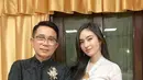 Model ini kerap disebut kebaya encim dan jadi ‘milik’ Betawi. Hal itu juga dikomentari follower asal Indonesia di postingan kebaya Nong Poy. [@poydtreechad]