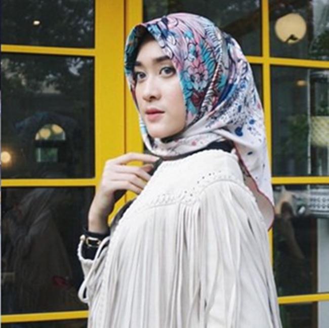 Rhauda Kasmir adalah peserta Miss Indonesia 2018 yang memakai hijab/copyright KapanLagi.com/Agus Apriyanto