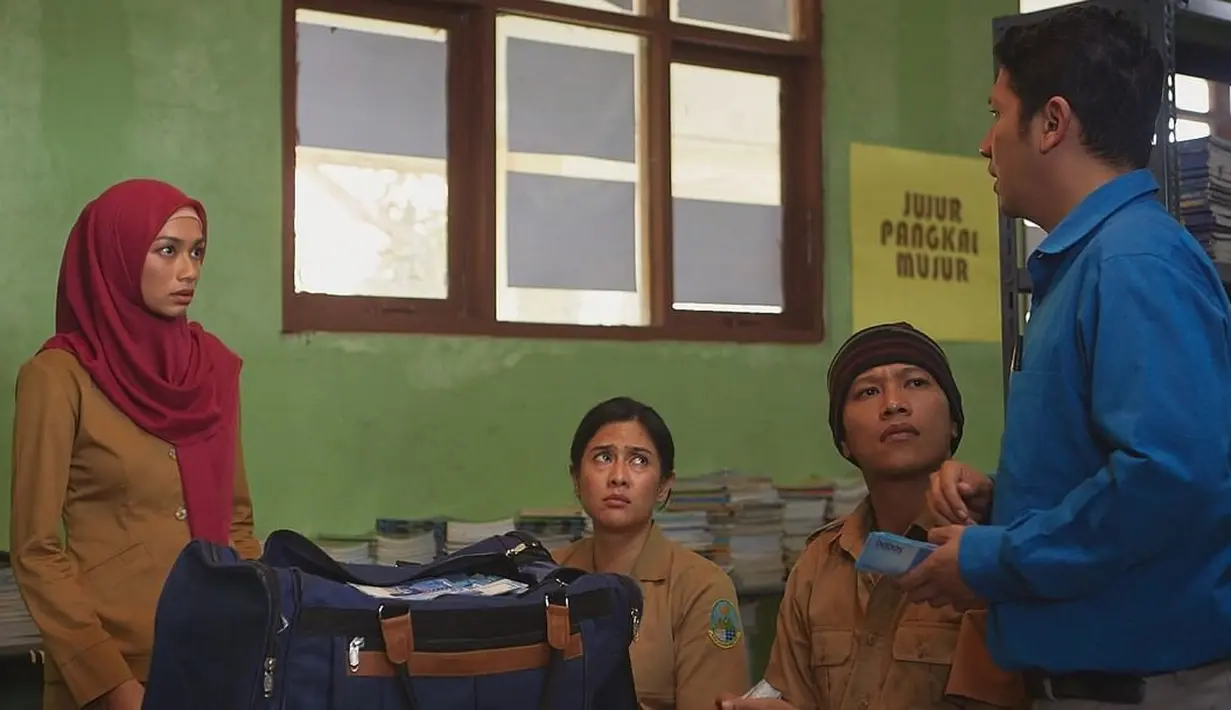 Guru-Guru Gokil sudah tayang di Netflix, intip kisah kehidupan para guru di luar sekolah. (FOTO: BASE Entertainment)