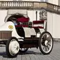 Lohner-Porsche Semper Vivus mobil hybrid pertama yang digarap Prof Fredinand Porsche. (Porsche)