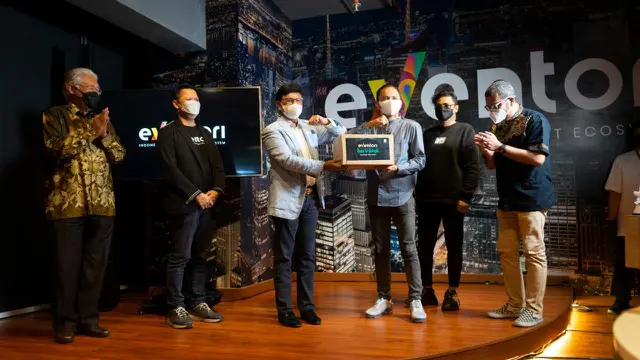 Menteri Komunikasi dan Informatika Johnny G. Plate dalam acara buka puasa dan solidaritas pelaku industri hiburan yang dilaksanakan Eventori di Jakarta, Kamis (29/4)