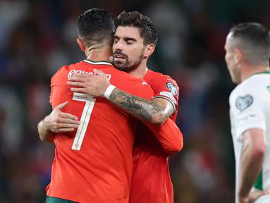 Ruben Neves menjadi penyelamat Portugal sekaligus Ronaldo dalam laga Grup F Kualifkiasi Piala Dunia 2026 melawan Irlandia, Minggu (12/10/2025) dini hari WIB. (AFP/Patricia De Melo Moreira)