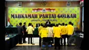 13 saksi dari kubu Aburizal Bakrie melakukan pengambilan sumpah saat sidang Mahkamah Partai Golkar di DPP Partai Golkar, Jakarta, Rabu (25/2/2015). Sidang digelar untuk mendamaikan dua kubu Aburizal Bakrie dan Agung Laksono. (Liputan6.com/Andrian M Tunay)