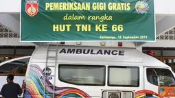 Citizen6, Kendal: Dalam rangka menyambut HUT TNI ke-66, jajaran Kodim 0715/Kendal dan Persatuan Istri Tentara (Persit), beberapa waktu lalu menggelar pengobatan gigi gratis.(Pengirim: Aryo Widiyanto)