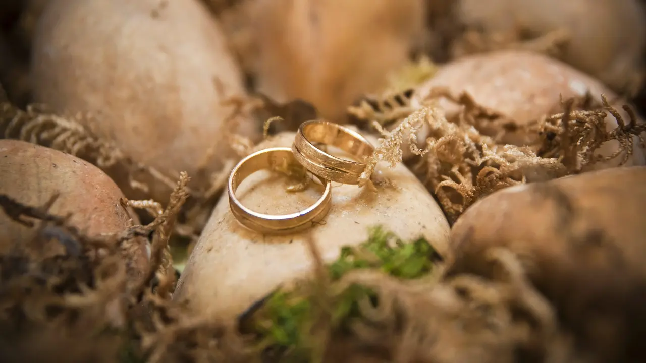 cincin pernikahan