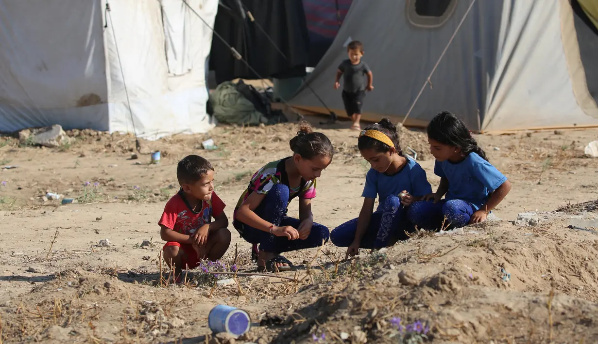 Abu Khalaf menjelaskan, anak-anak termasuk yang paling terdampak oleh kelaparan yang melanda Jalur Gaza, dengan puluhan ribu anak tercatat membutuhkan perawatan karena kekurangan gizi akut yang parah. (Eyad BABA/AFP)