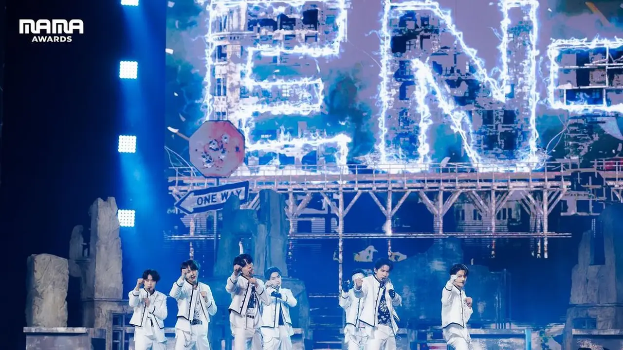 ENHYPEN tampil di MAMA Awards 2022 (Foto: Instagram mnet_mama)