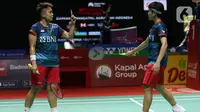 Pebulutangkis Ganda Putri Indonesia, Apriyani Rahayu/Siti Fadia Silva Ramadhanti saat melawan Linda Efler/Isabel Lohau (Jerman) pada babak kedua turnamen Indonesia Open 2023 di Istora Gelora Bung Karno, Jakarta, Rabu (14/6/2023).  (Liputan6.com/Helmi Fithriansyah)