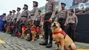 Anjing pelacak dihadirkan saat team Polri untuk misi kemanusiaan internasional di Turki dan Suriah apel pelepasan di Mabes Polri Jakarta, Kamis (9/2/2023). Polri mengirimkan bantuan sebanyak 26 orang personel untuk misi kemanusiaan internasional gempa Turki dan Suriah, dengan tiga unsur yakni tim medis, DVI, dan K9. (Liputan6.com/Angga Yuniar)