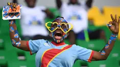 Seorang suporter Republik Demokratik Kongo bersorak mendukung timya sebelum pertandingan Togo melawan DR Kongo pada grup C Piala Afrika 2017 di Port-Gentil pada 24 Januari 2017. (AFP Photo/Justin Tallis)