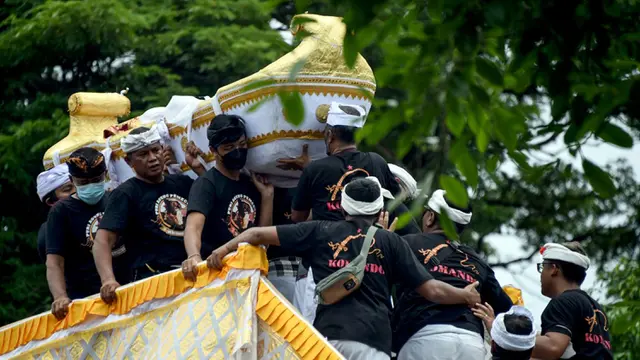 FOTO: Prosesi Upacara Ngaben Raja Pemecutan XI di Bali