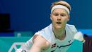 <p>Anders Antonsen saat melawan Anthony Sinisuka Ginting pada pertandingan tunggal putra turnamen bulu tangkis Malaysia Open 2023 di Bukit Jalil Axiata Arena, Kuala Lumpur, Malaysia, Kamis (12/1/2023). Anthony Sinisuka Ginting mengalahkan Anders Antonsen dengan skor 21-14, 17-21, dan 21-17. (AP Photo/Vincent Thian)</p>