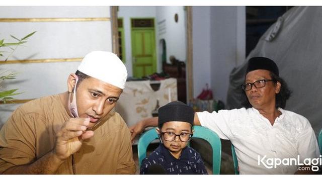 7 Potret Suasana Rumah Duka Omaswati, Penuh Pelayat dan dan Rekan Artis