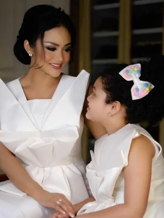 (Instagram/krisdayantilemos)