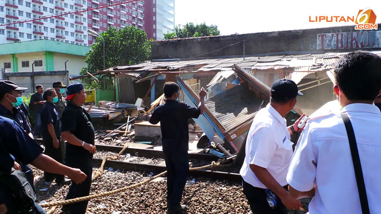 demo-stasiun-ui130529b.jpg