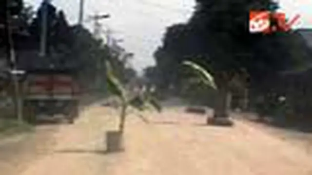 Tuntut Perbaikan, Warga Blokir Jalan
