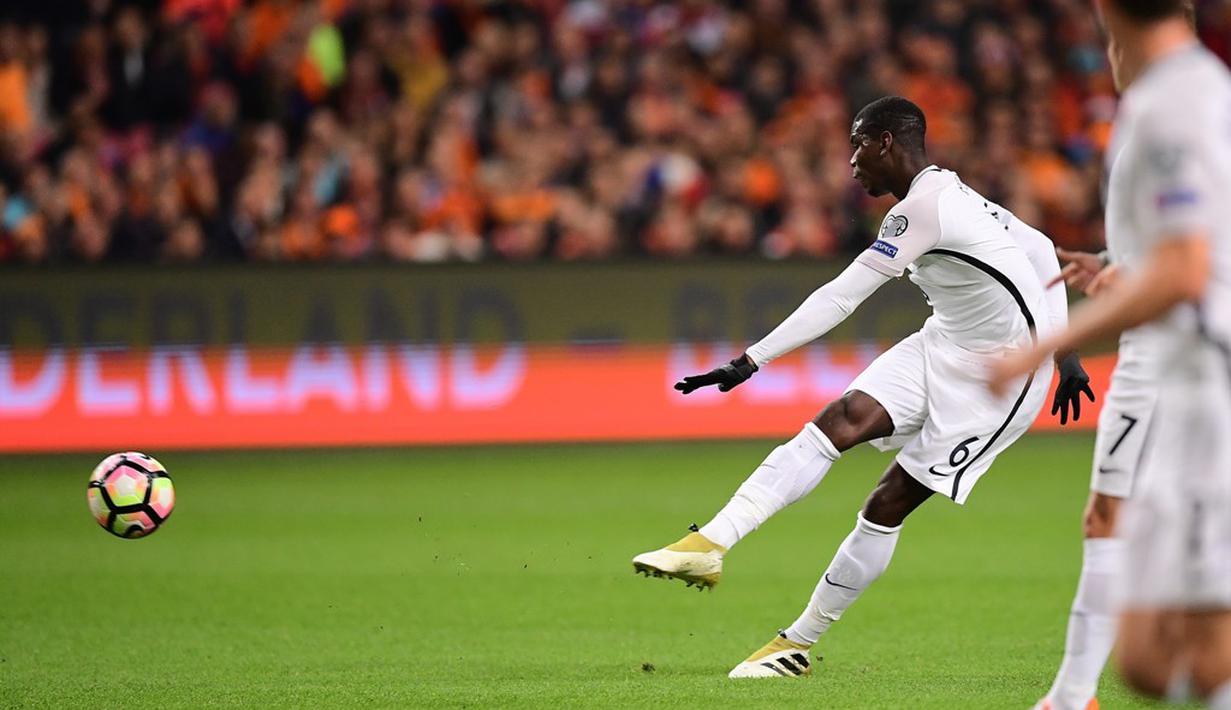 Pemain Prancis, Paul Pogba, saat mencetak gol ke gawang Belanda pada laga Grup A Kualifikasi Piala Dunia 2018 zona Eropa, di Amsterdam ArenA, Selasa (11/10/2016) dini hari WIB. (AFP/Emmanuel Dunand)