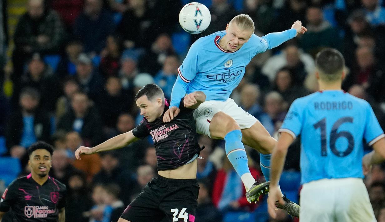 Erling Haaland menjadi bintang dengan tiga golnya. (AP Photo/Jon Super)